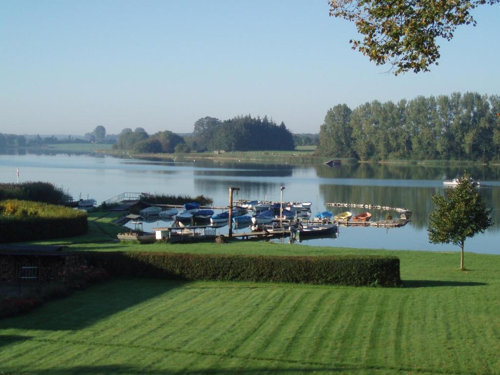 Fischerwiege Am Passader See Bilik gambar